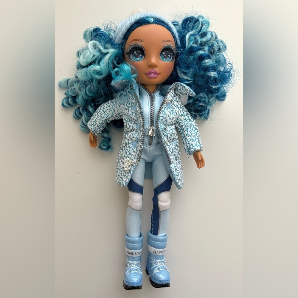 Rainbow fashion doll in puffer jacket set - Picture 2 of 4